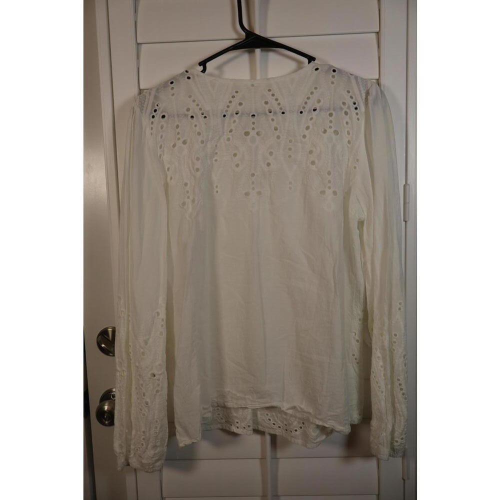Adivia BOHO white Eyelet long-sleeve  top with a v neck size Large - Picture 7 of 8